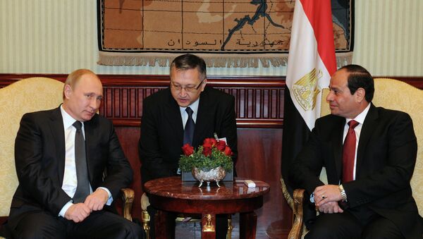 Президент России Владимир Путин (слева) и президент Египта Абдель Фаттах ас-Cиси - Sputnik Mundo