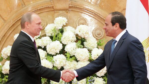 Presidente de Rusia, Vladímir Putin (izda.) y presidente de Egipto, Abdelfatá Sisi - Sputnik Mundo