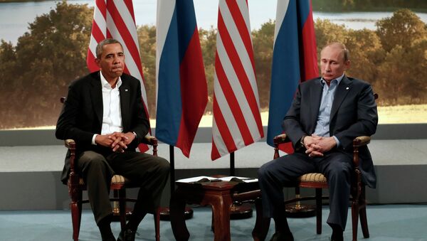 U.S. President Barack Obama (L) meets with Russian President Vladimir Putin during the G8 Summit at Lough Erne in Enniskillen, Northern Ireland in this June 17, 2013 - Sputnik Mundo