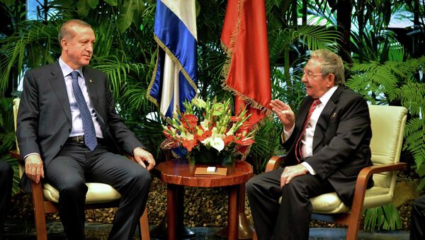 Presidente de Turquía, Recep Tayyip Erdogan y presidente de Cuba, Raúl Castro en La Habana - Sputnik Mundo