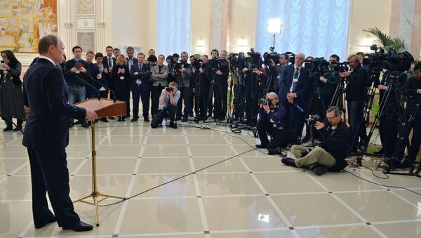Пресс-конференция президента РФ В. Путина по итогам переговоров в Минске - Sputnik Mundo