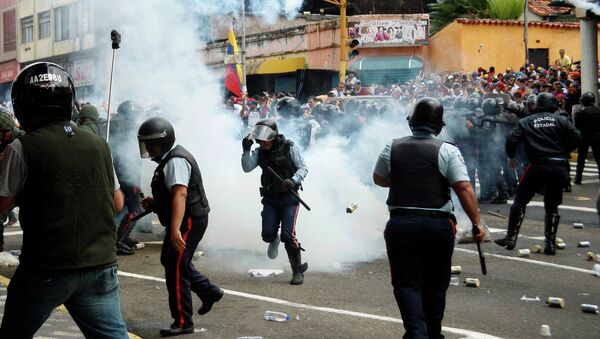 Marcha de la oposición contra Nicolas Maduro en Caracas, febrero 2015 - Sputnik Mundo