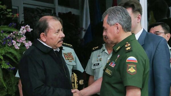 Presidente de Nicaragua, Daniel Ortega y ministro de Defensa de Rusia, Serguéi Shoigú - Sputnik Mundo