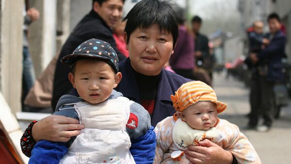 Un funcionario chino propone obligar por ley a tener dos hijos - Sputnik Mundo