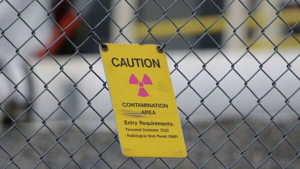 A sign warning of radioactive contamination - Sputnik Mundo
