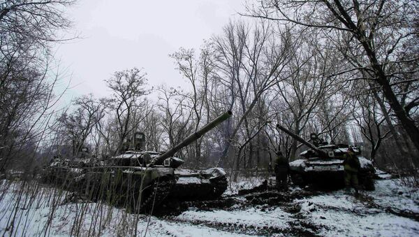 Tanques de milicias en el este de Ucrania - Sputnik Mundo