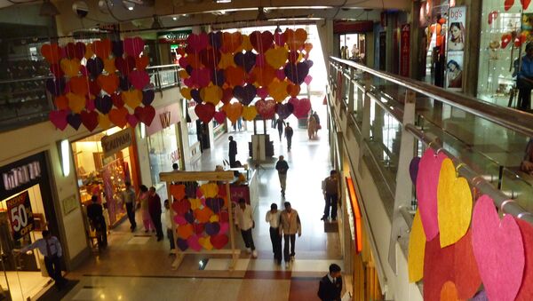 Valentine's Day in mall - Sputnik Mundo