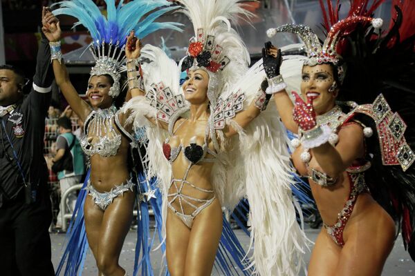 Samba apasionada en el carnaval de Sao Paulo - Sputnik Mundo