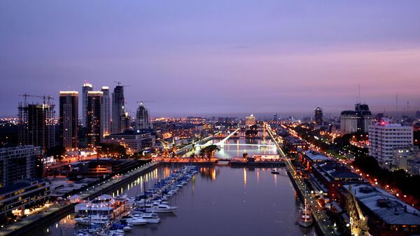 Puerto Madero neighborhood is seen at dusk in Buenos Aires, Argentina, Friday, March 31, 2006 - Sputnik Mundo