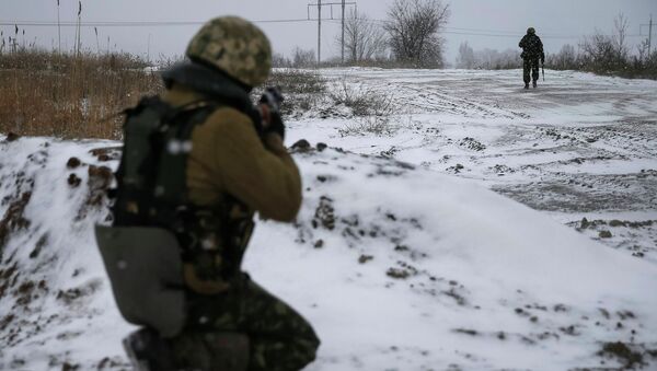 Ukrainian armed forces take their position near Debaltseve, eastern Ukraine February 16, 2015 - Sputnik Mundo
