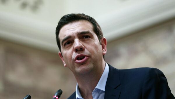 Greek Prime Minister Alexis Tsipras addresses members of his leftist Syriza party in the parliament February 17, 2015 - Sputnik Mundo