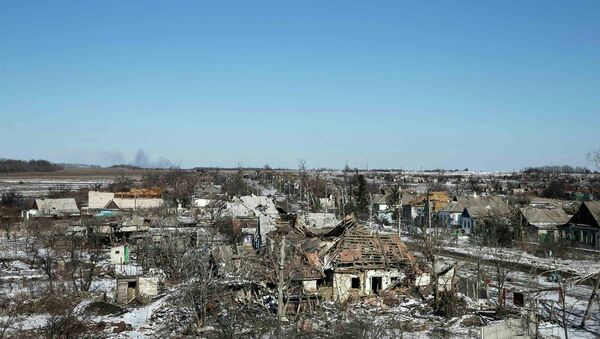 Buildings damaged by fighting are pictured in the village of Nikishine, south east of Debaltseve February 17, 2015 - Sputnik Mundo