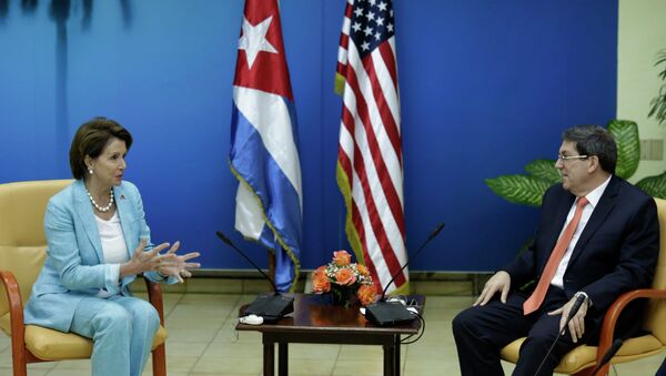U.S. House of Representatives Democratic leader Nancy Pelosi (L) meets with Cuba's Foreign Minister Bruno Rodriguez - Sputnik Mundo