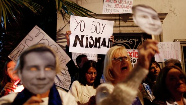 Miles de argentinos rinden homenaje al fiscal Nisman en marcha de silencio (archivo) - Sputnik Mundo