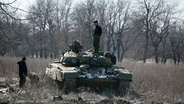 Los milicianos de la autoproclamada República Popular de Donetsk (RPD), en puesto de control en la carretera de la Uglegorsk a Debáltsevo - Sputnik Mundo