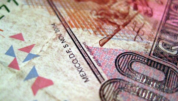 El peso y la bolsa de México retroceden por devaluación del yuan chino - Sputnik Mundo