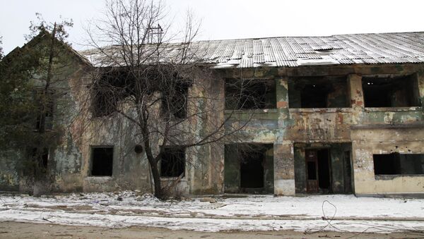 Edificio destruido en el este de Ucrania - Sputnik Mundo