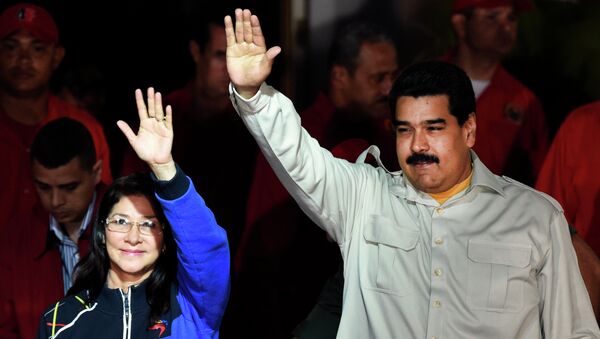 Nicolás Maduro, presidente de Venezuela, con primera dama Cilia Flores - Sputnik Mundo