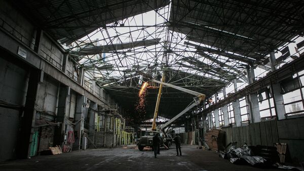 Planta en Donetsk, afectada por el bombardeo de la ciudad - Sputnik Mundo