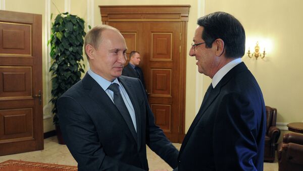 Presidente de Rusia, Vladímir Putin con su homólogo de Chipre - Sputnik Mundo