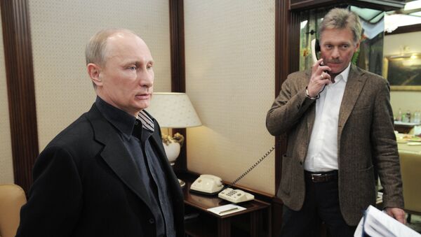 Кандидат в президенты РФ В. Путин посещает избирательный штаб - Sputnik Mundo