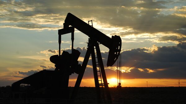 Mercado petrolero recobrará estabilidad, dice ministro de energía saudí - Sputnik Mundo