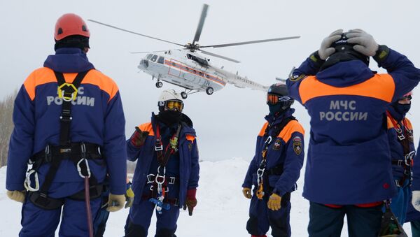 Los rescadores del Ministerio de Emergecias de Rusia - Sputnik Mundo