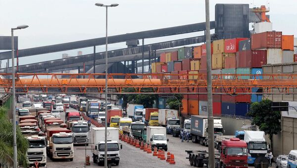 Los camioneros de Brasil mantienen los bloqueos a pesar del acuerdo con el gobierno - Sputnik Mundo
