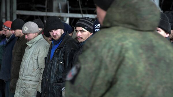 Prisioneros ucranianos en el aeropuerto de Donetsk - Sputnik Mundo
