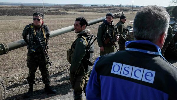 La OSCE constata falta de armamento pesado ucraniano en zonas de repliegue en Donbás - Sputnik Mundo