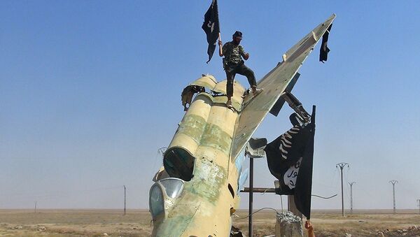 Militantes del grupo yihadista Estado Islámico (EI) - Sputnik Mundo