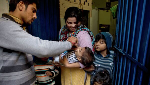 Vacunación contra la polio en Pakistán - Sputnik Mundo