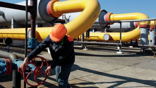 Putin descarta mantener el descuento del gas para Ucrania - Sputnik Mundo