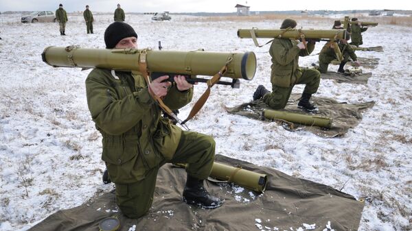 Militares ucranianos durante los ejercicios en el oeste de Ucrania - Sputnik Mundo