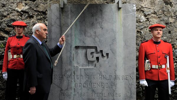 A man rings the Church bell between two Basque police officers remembering people died in Guernica, northern Spain, on the anniversary of the attack, April 26, 2012 - Sputnik Mundo