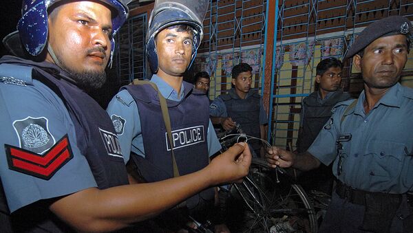 Policías bangladesís (archivo) - Sputnik Mundo