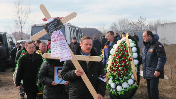 Funeral de mineros muertos a raíz de la explosión en una mina de carbón en Donetsk - Sputnik Mundo