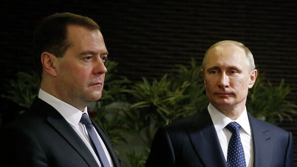 Primer ministro de Rusia, Dmitri Medvédev y presidente de Rusia, Vladímir Putin - Sputnik Mundo