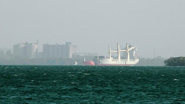 A detained Chinese ship (R) is seen at the Caribbean port of Cartagena March 3, 2015 - Sputnik Mundo