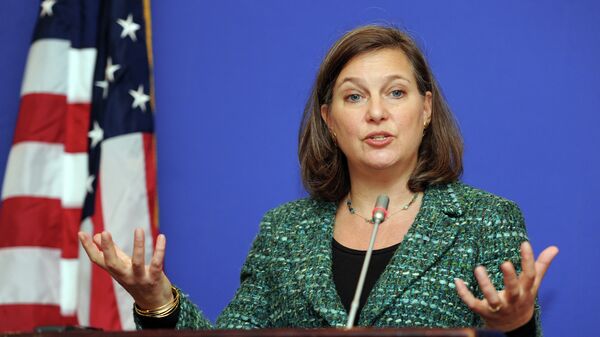 US Assistant Secretary of State for European and Eurasian Affairs Victoria Nuland gestures as she speaks during her press conference in Tbilisi on February 17, 2015 - Sputnik Mundo