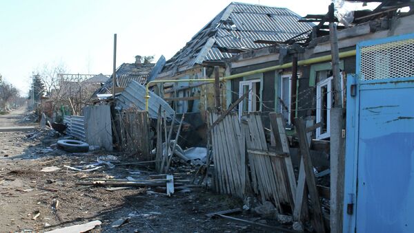 Zonas devastadas cerca del aeropuerto en Donetsk - Sputnik Mundo