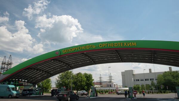 Автомашины на заправке Белоруснефть - Оргнефтехим. - Sputnik Mundo