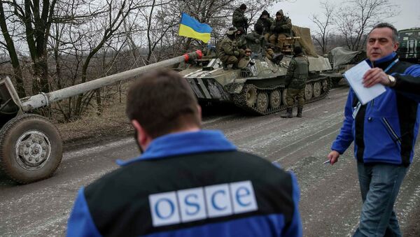 Miembros de la OSCE en Ucrania (archivo) - Sputnik Mundo