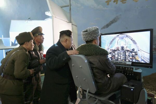 Kim Jong-un inspecciona unidades del Ejército de Corea del Norte - Sputnik Mundo