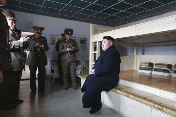 Kim Jong-un inspecciona unidades del Ejército de Corea del Norte - Sputnik Mundo