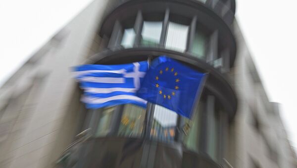 Banderas de Grecia y UE - Sputnik Mundo