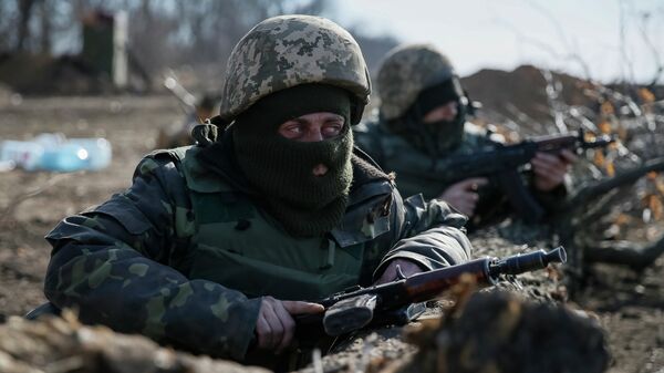 Soldados ucranianos en Donbás (archivo) - Sputnik Mundo