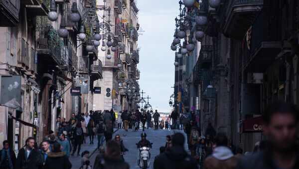 Gente en las calles de Barcelona - Sputnik Mundo