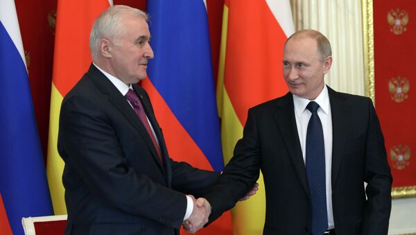Presidente de Osetia del Sur, Leonid Tibílov y presidente de Rusia, Vladímir Putin - Sputnik Mundo
