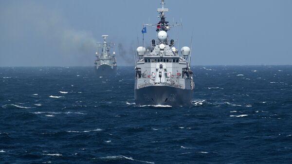 Buques de la Alianza Atlántica en el mar Negro maniobras - Sputnik Mundo